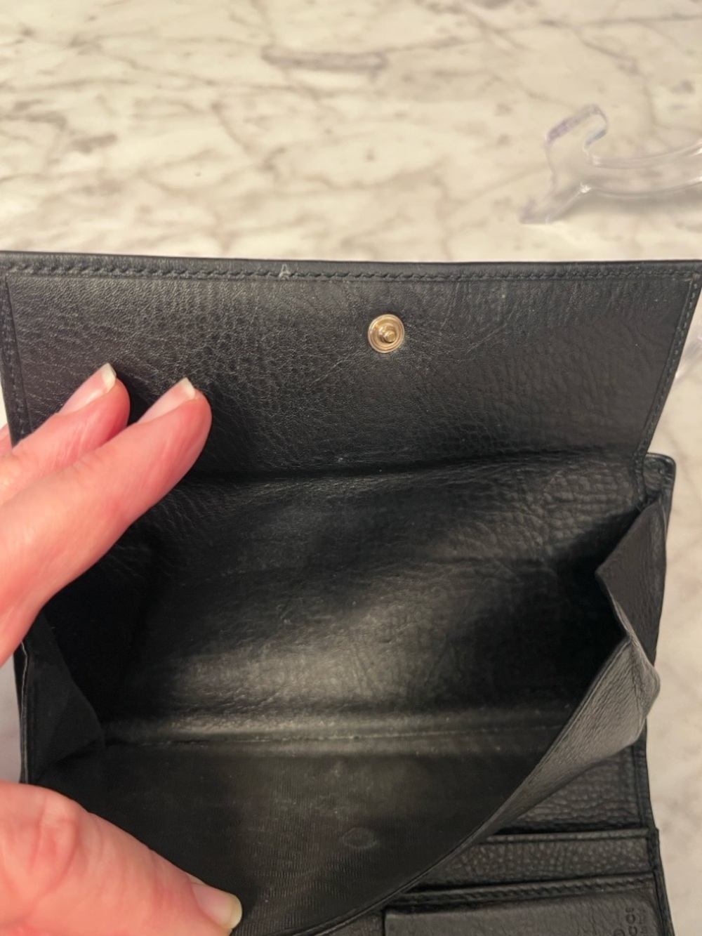 Gucci Black Embossed GG Leather Wallet with Gold Nameplate - Picture 5 of 9
